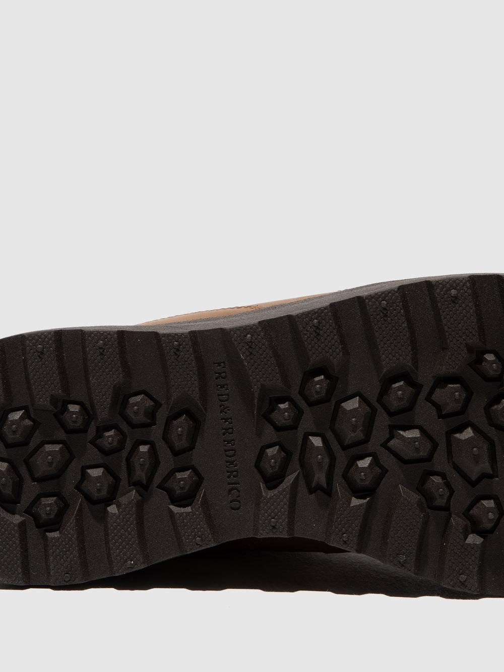 Botins com Atacadores em Camel Khaki