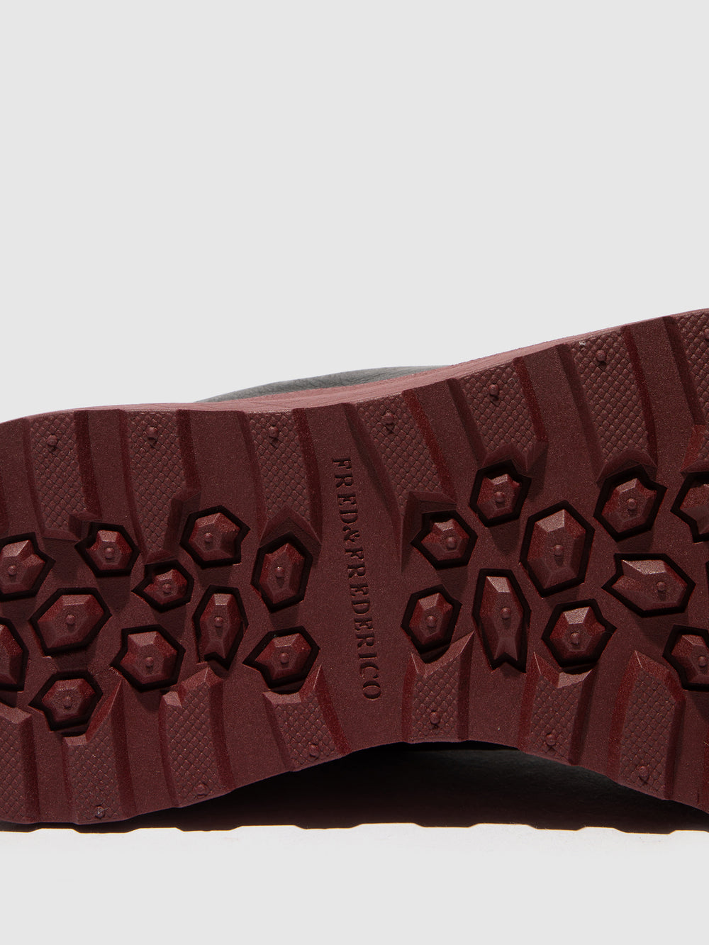 Botins Chelsea em Preto e Cor de vinho