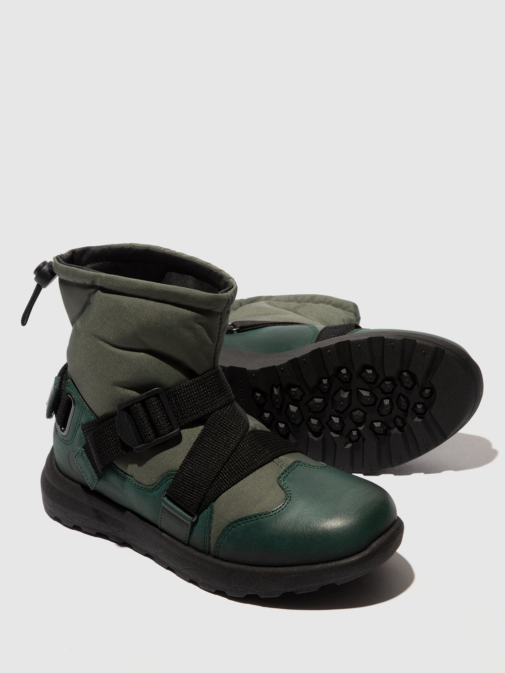 Botins com Fivela em Preto e Turquesa