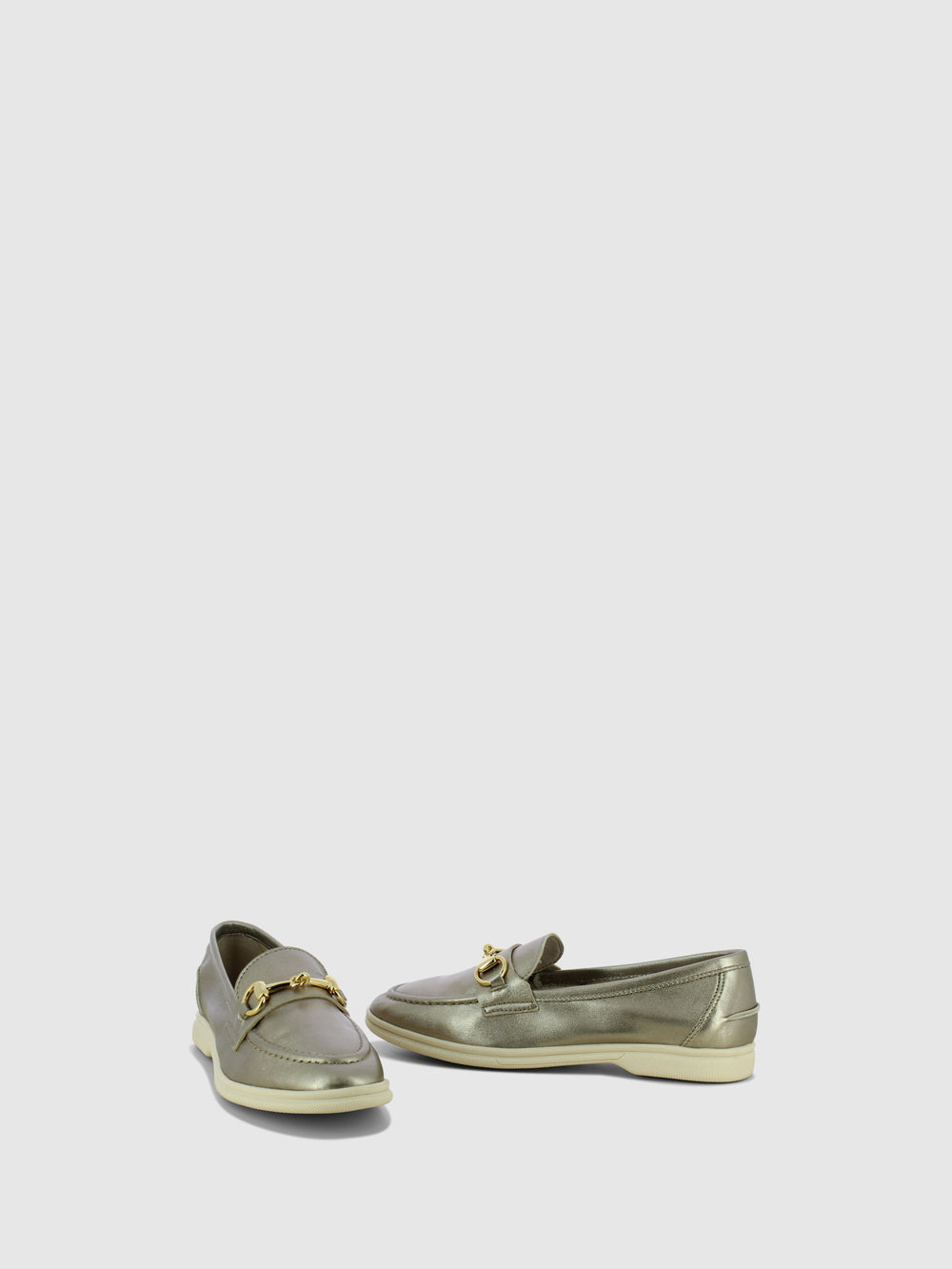 Loafers com Apliques em Dourado