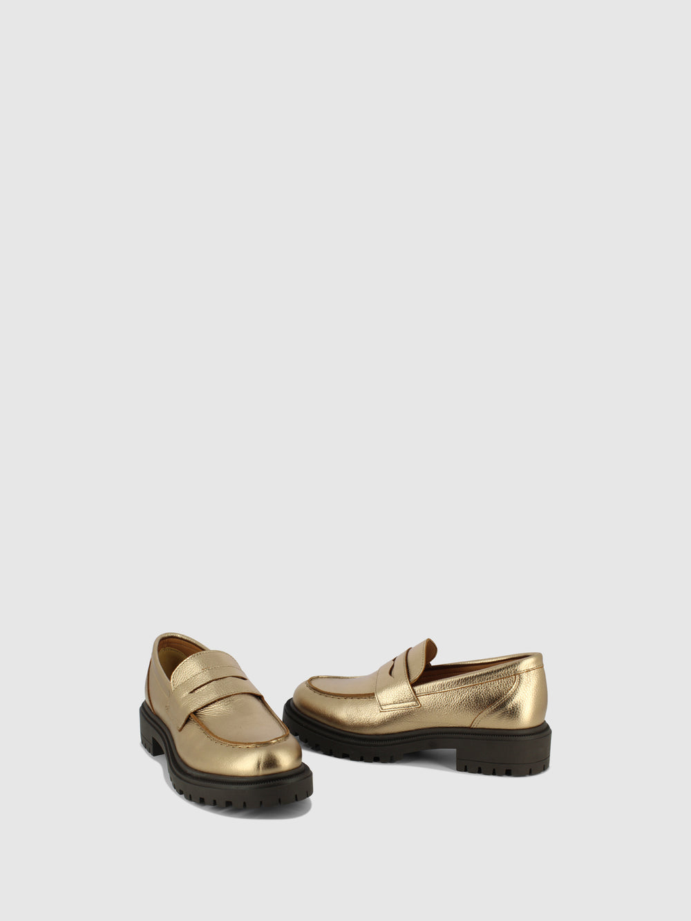 Sapatos Mocassins em Dourado