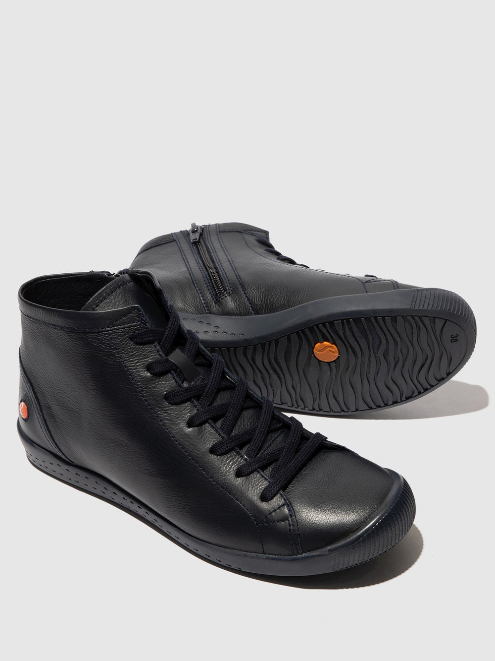 Botins com Atacadores em Azul Marinho