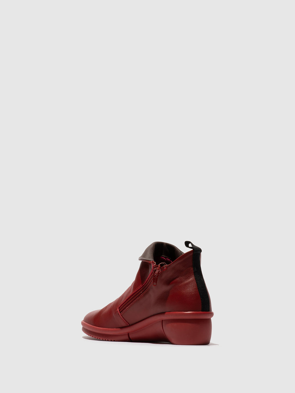 Botins com Fecho em Vermelho