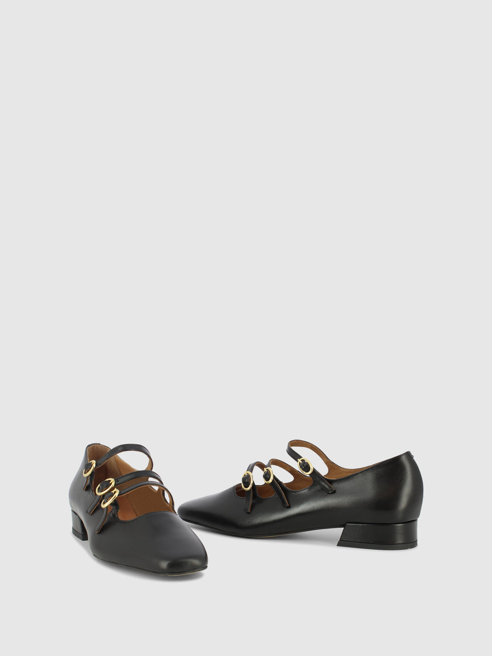 Sapatos com Fivela em Preto