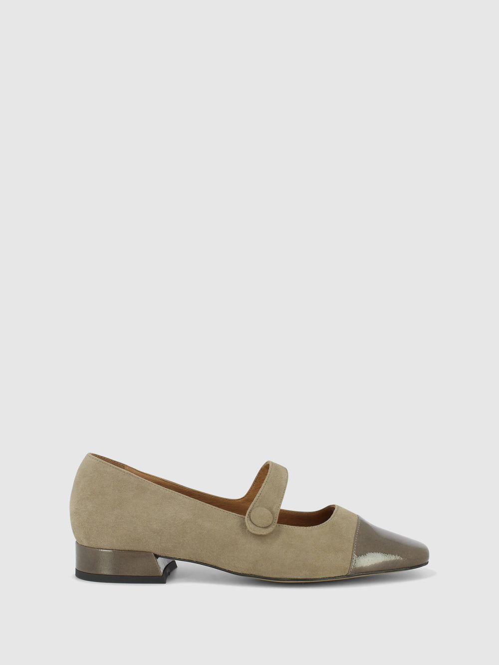 Sapatos com Fivela em Taupe