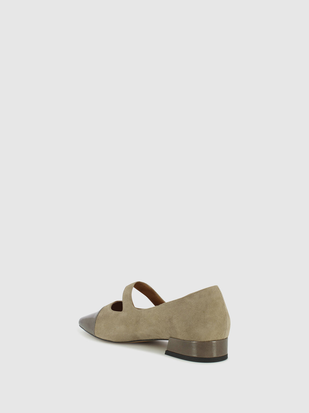 Sapatos com Fivela em Taupe