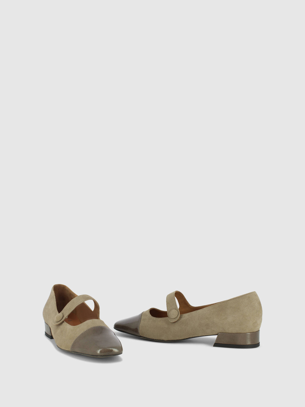 Sapatos com Fivela em Taupe