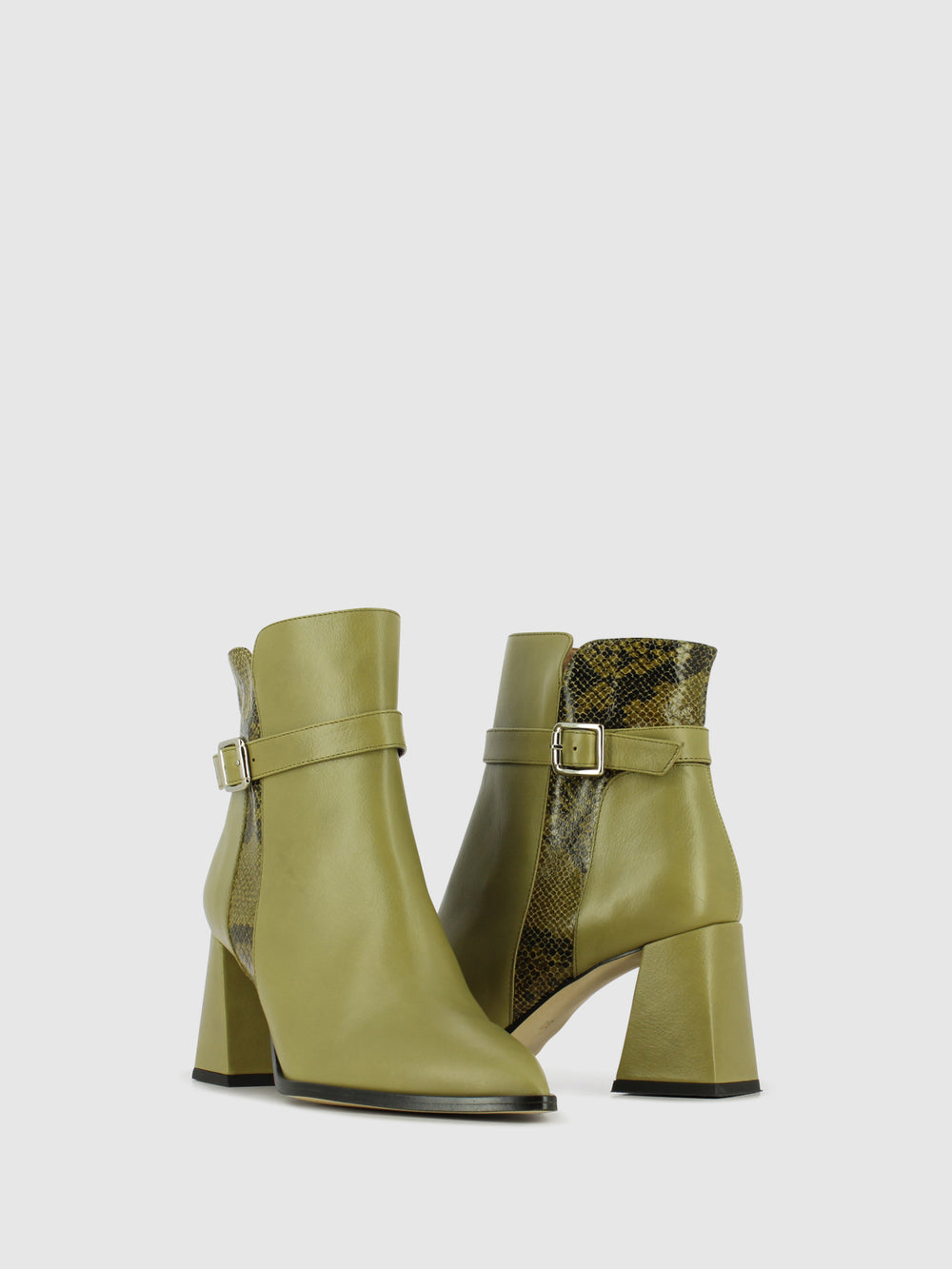 Botins com Fecho em Verde