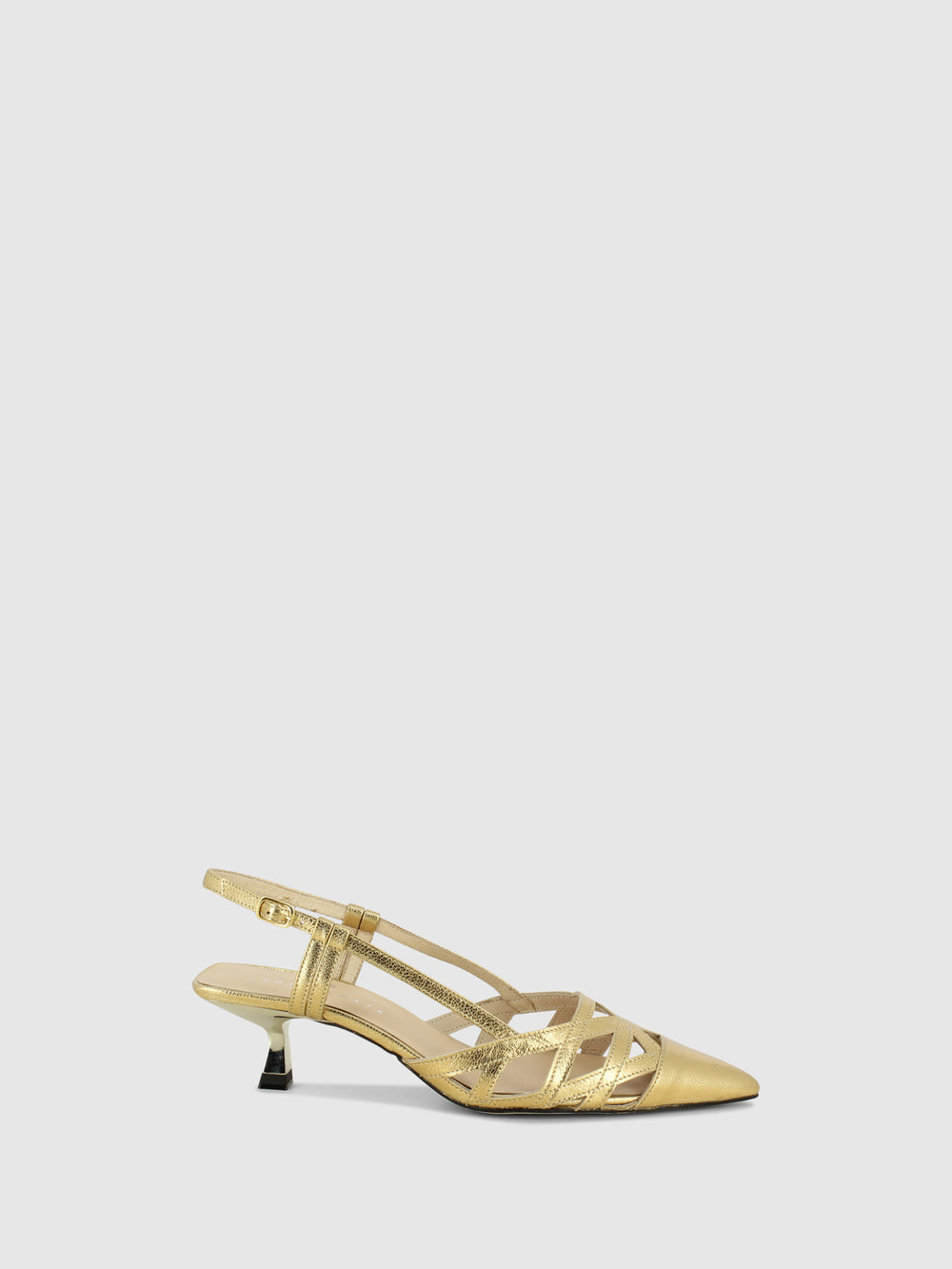 Sandálias com Fivela em Dourado
