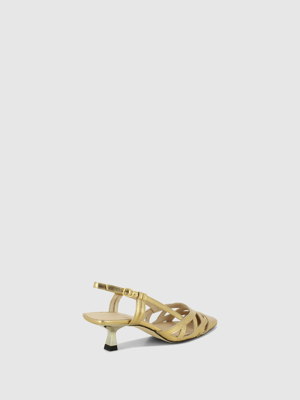 Sandálias com Fivela em Dourado