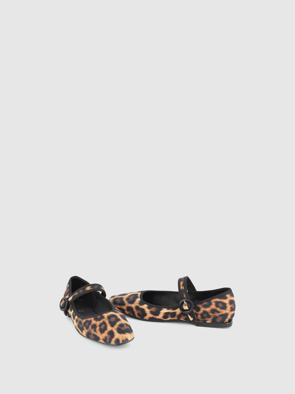 Sapatos com Fivela em Leopardo