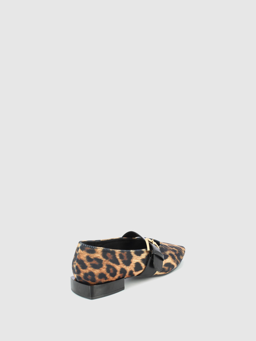 Sapatos com Fivela em Leopardo