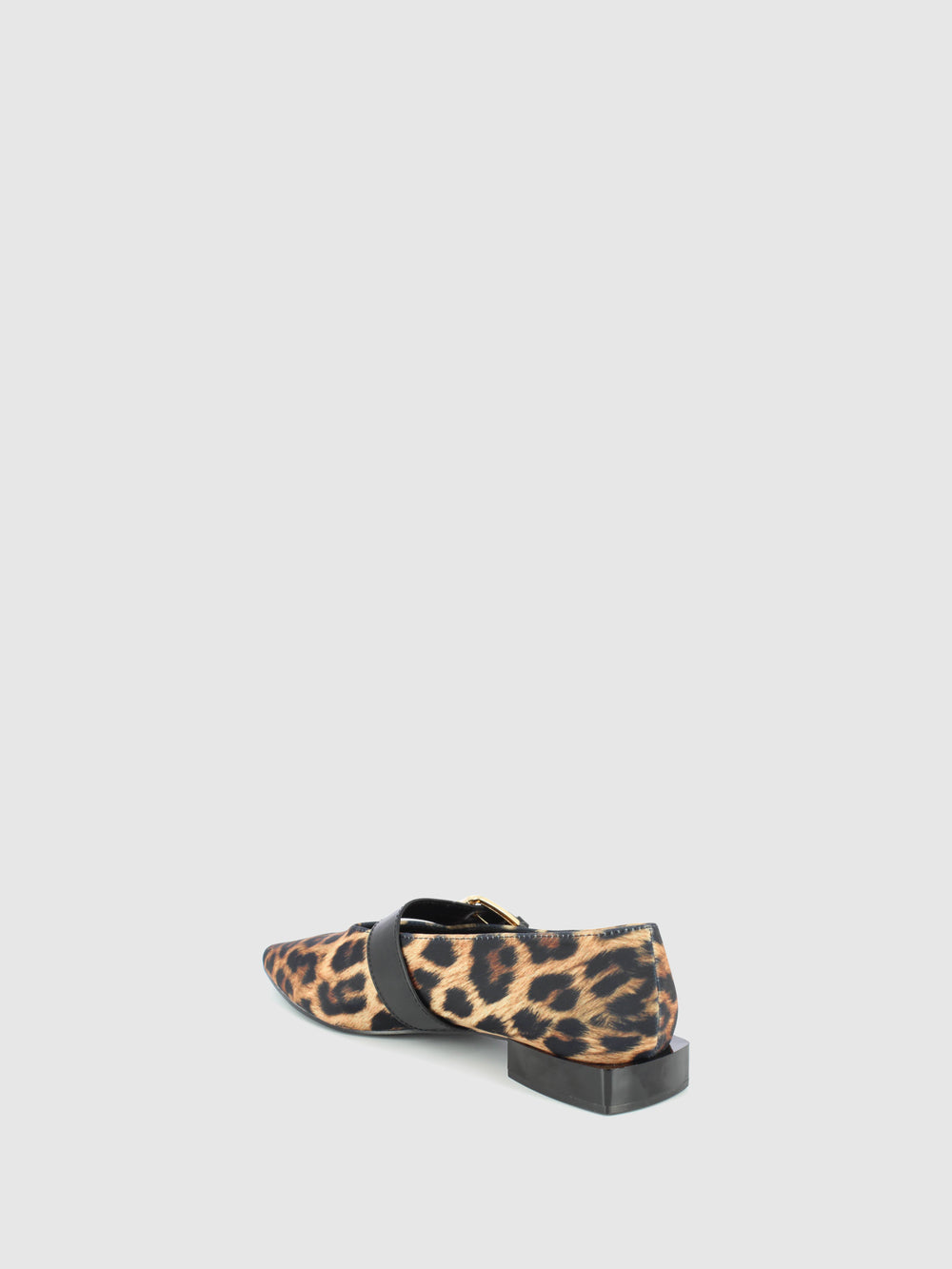 Sapatos com Fivela em Leopardo