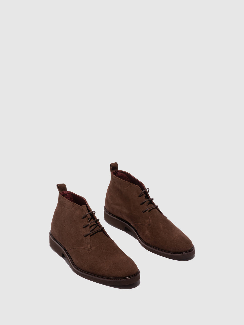 Botins com Atacadores em Castanho