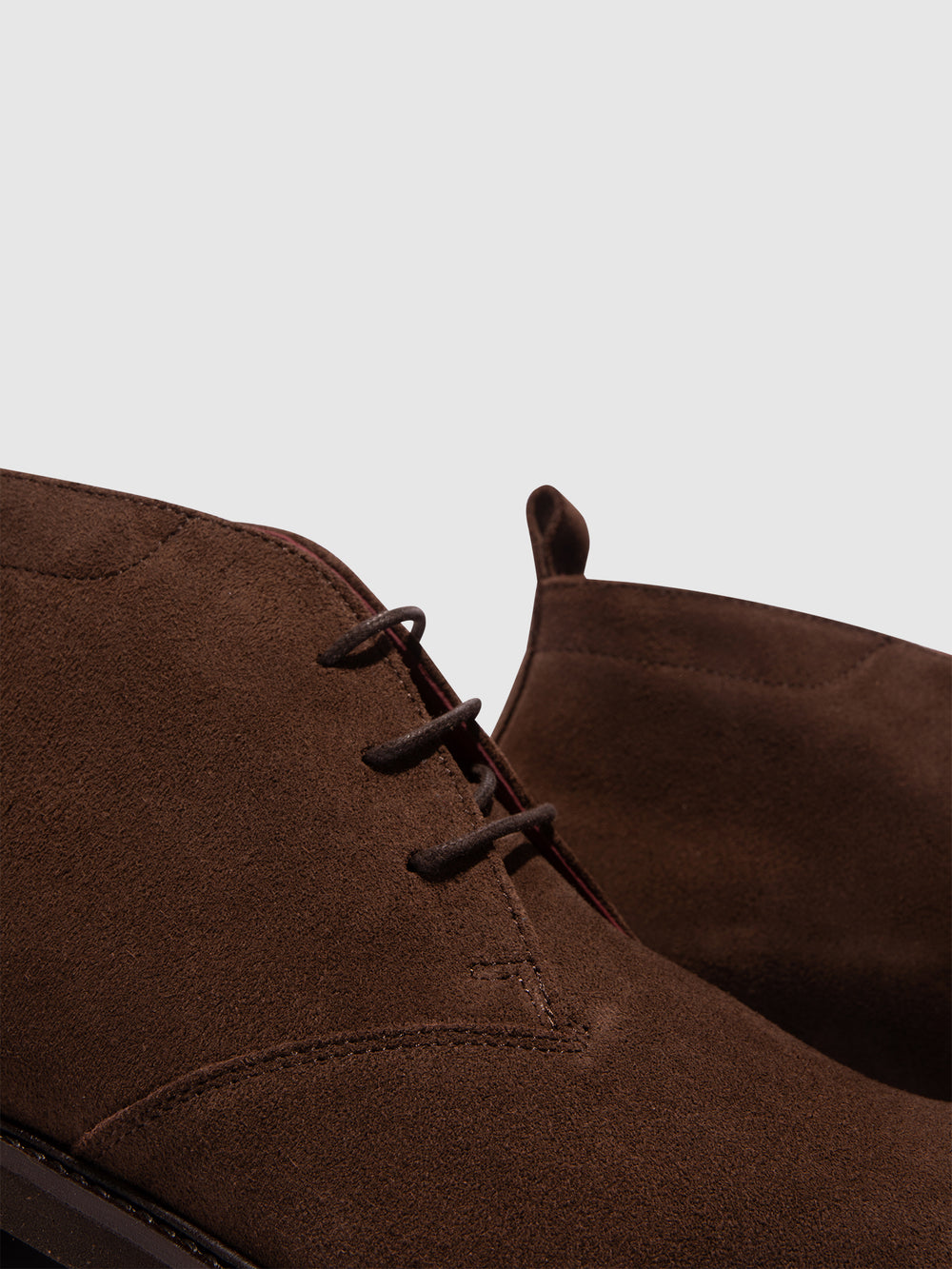 Botins com Atacadores em Castanho