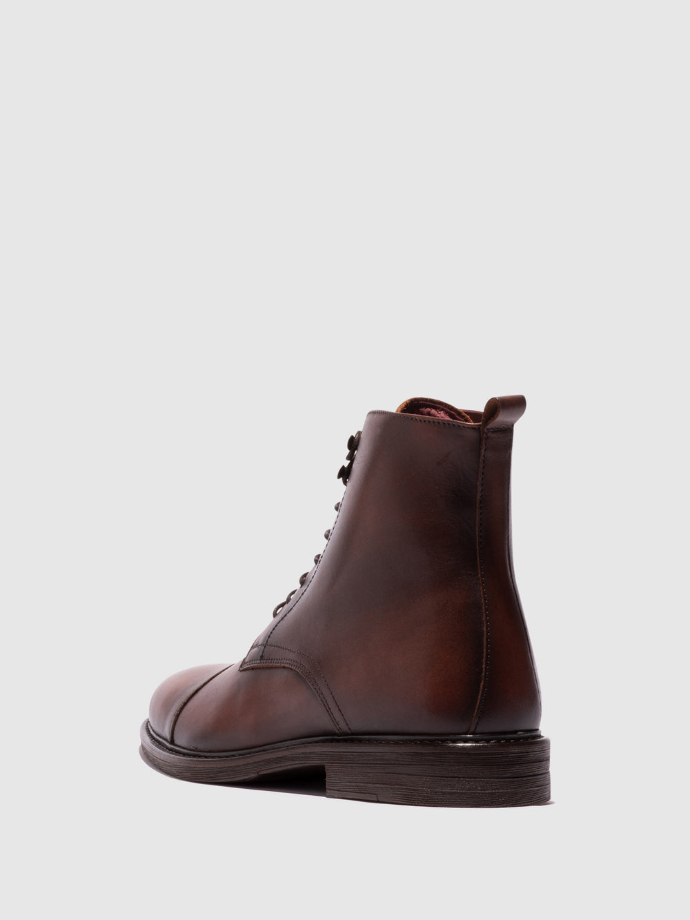 Botas com Atacadores em Castanho