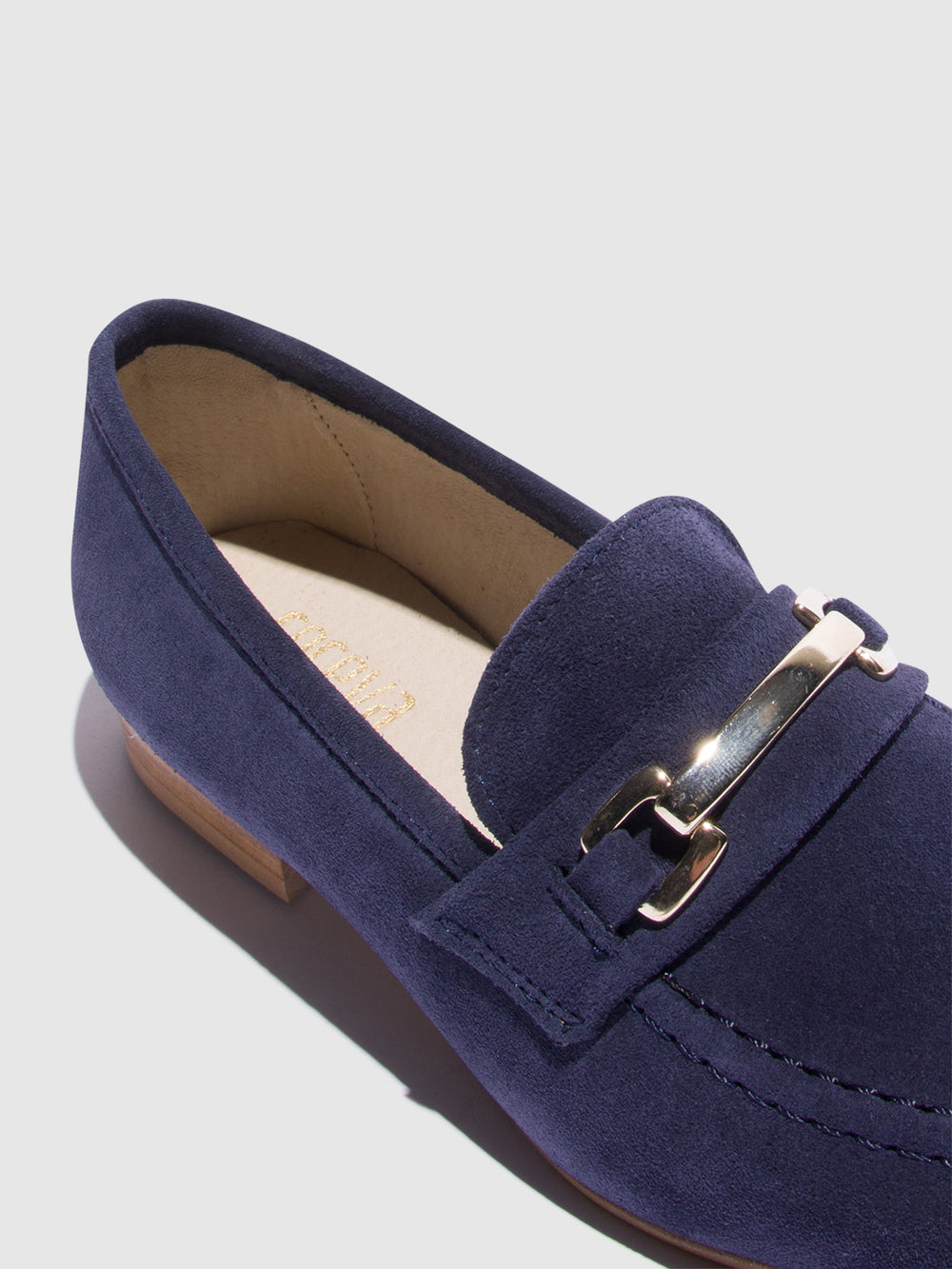 Loafers com Apliques Metálicos em Azul Marinho