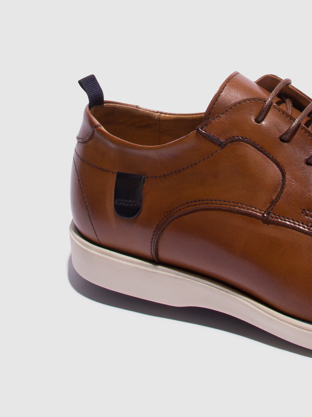 Sapatos com Atacadores em Castanho