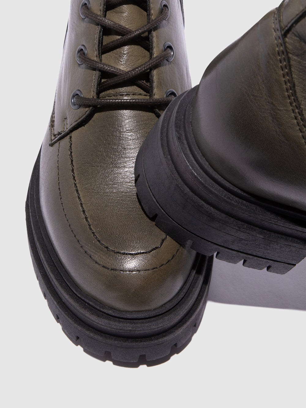 Botins com Atacadores em Verde