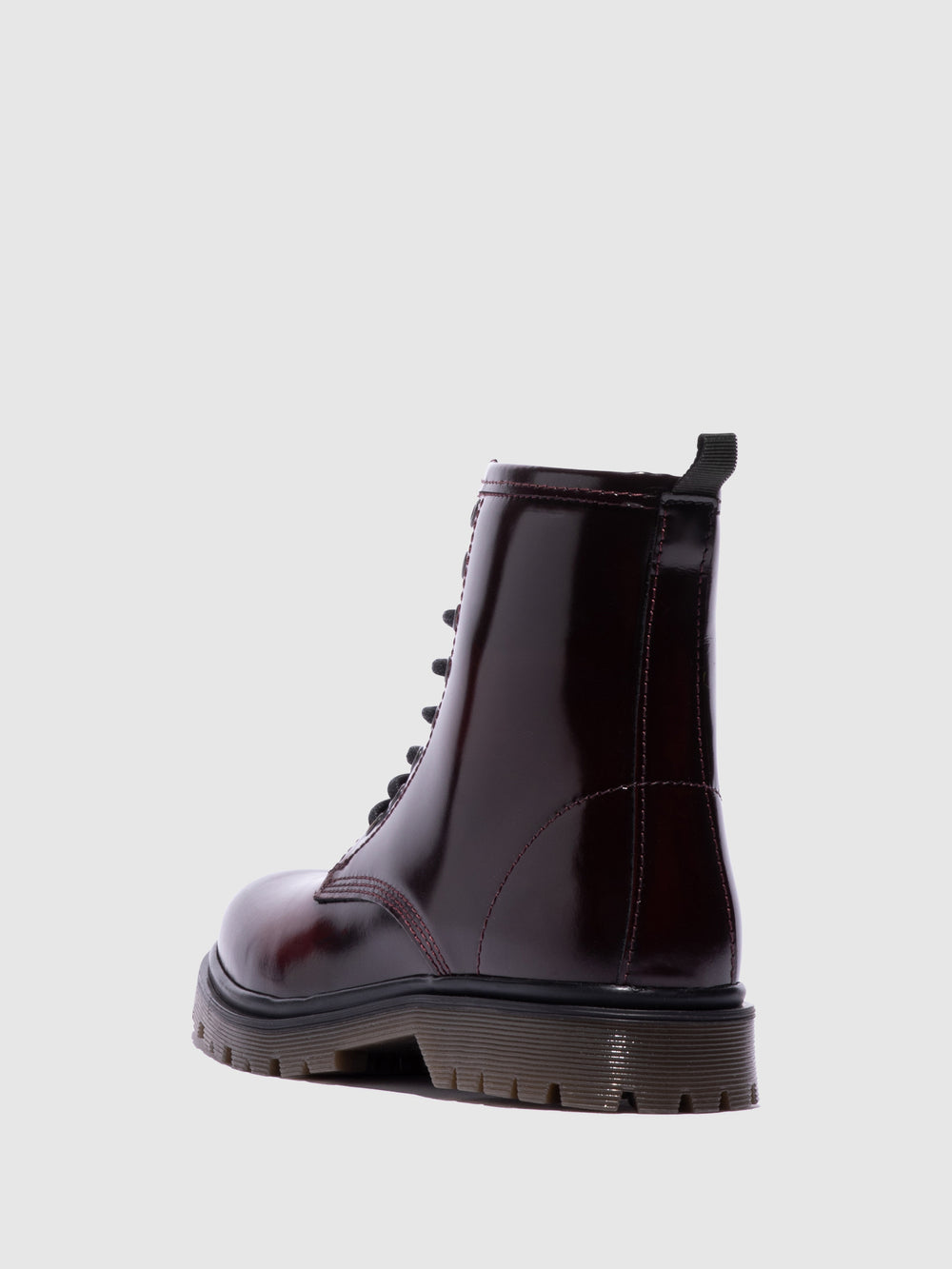 Botins com Atacadores em Carmesim