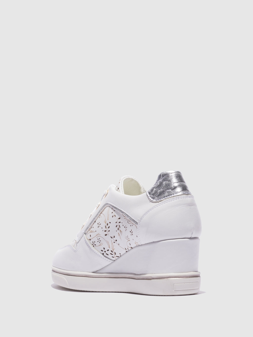 Sapatos com Cunha em Branco
