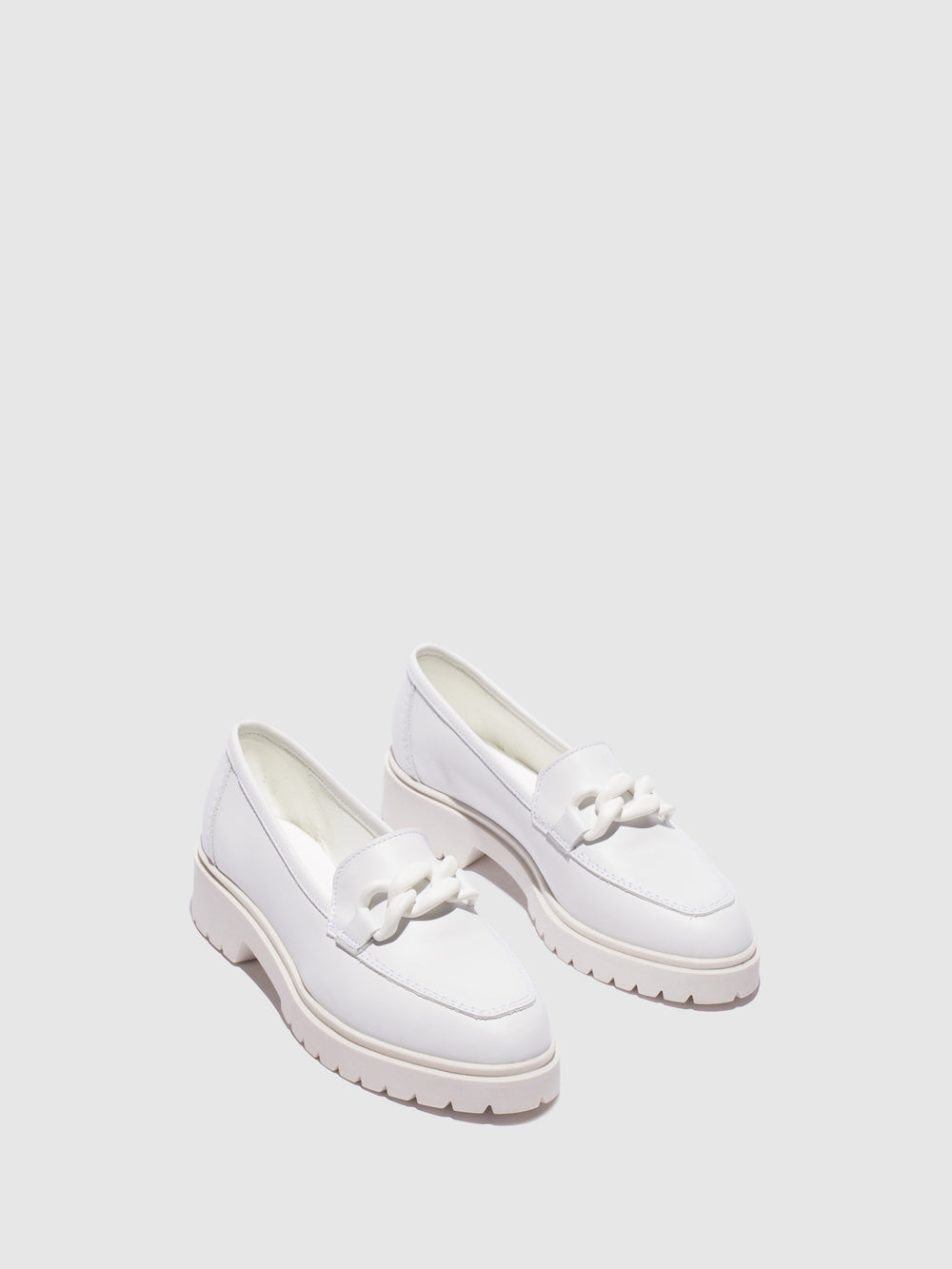 Sapatos com Ponta Redonda em Branco