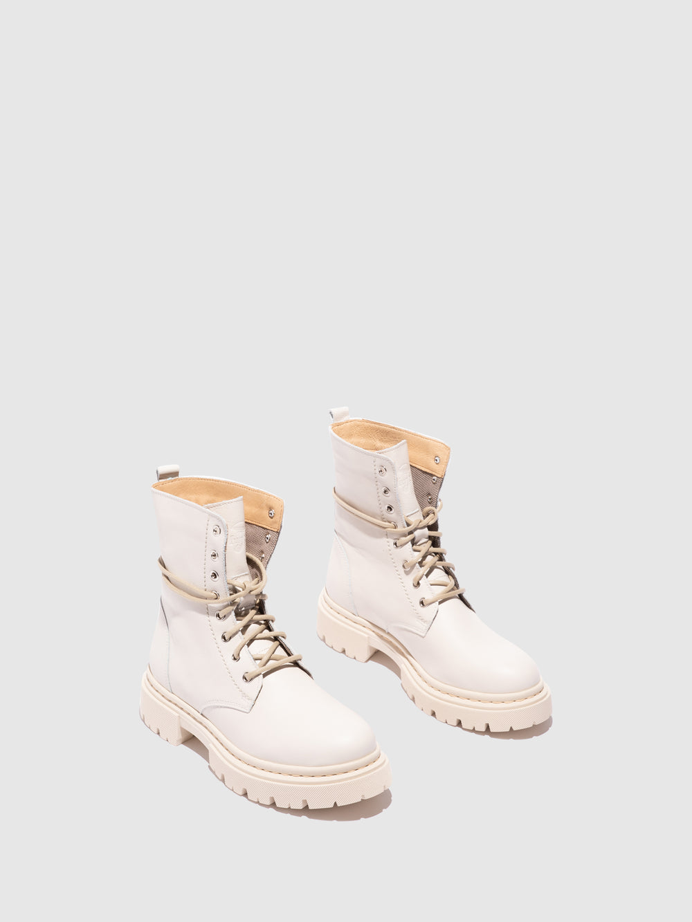 Botins com Atacadores em Bege