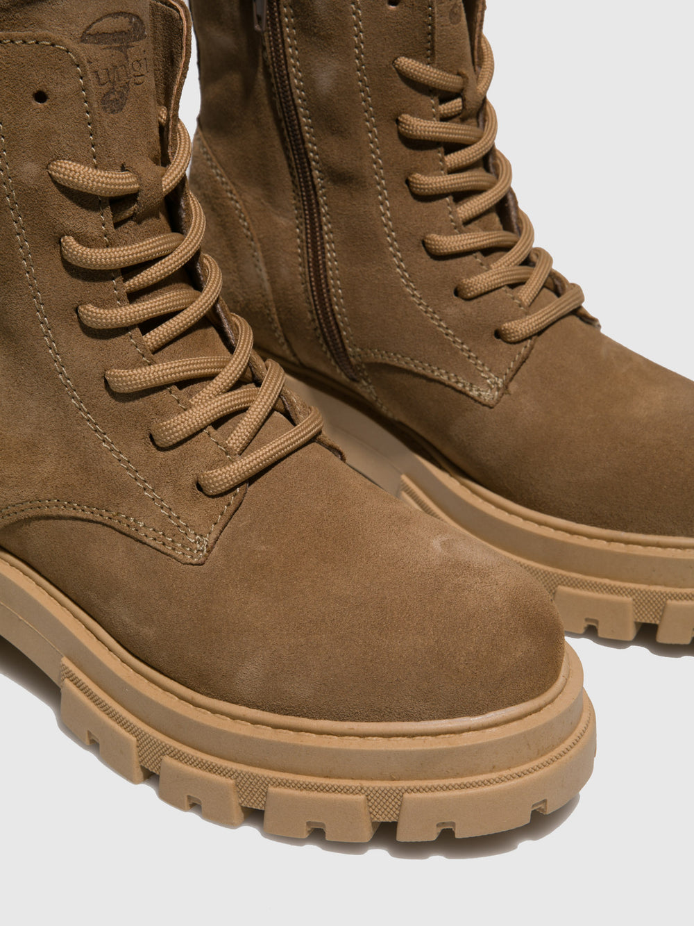Botins com Atacadores em Taupe