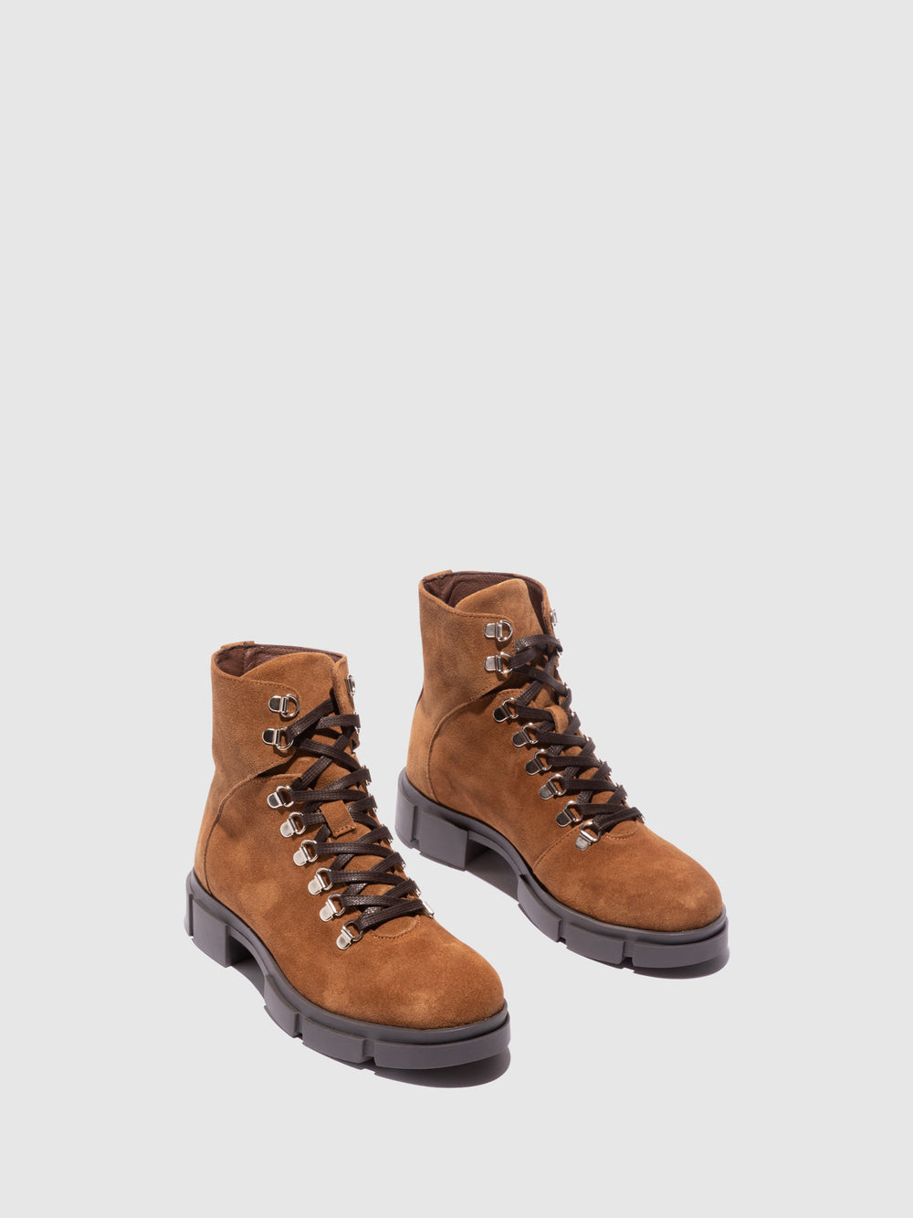 Botins com Atacadores em Camel