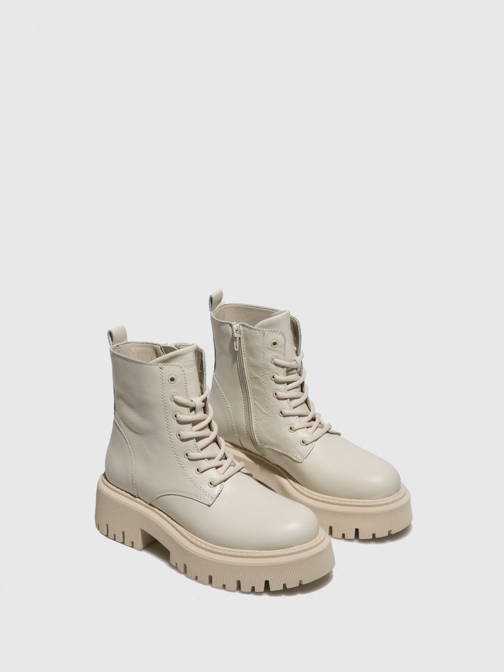 Botins com Atacadores em Bege