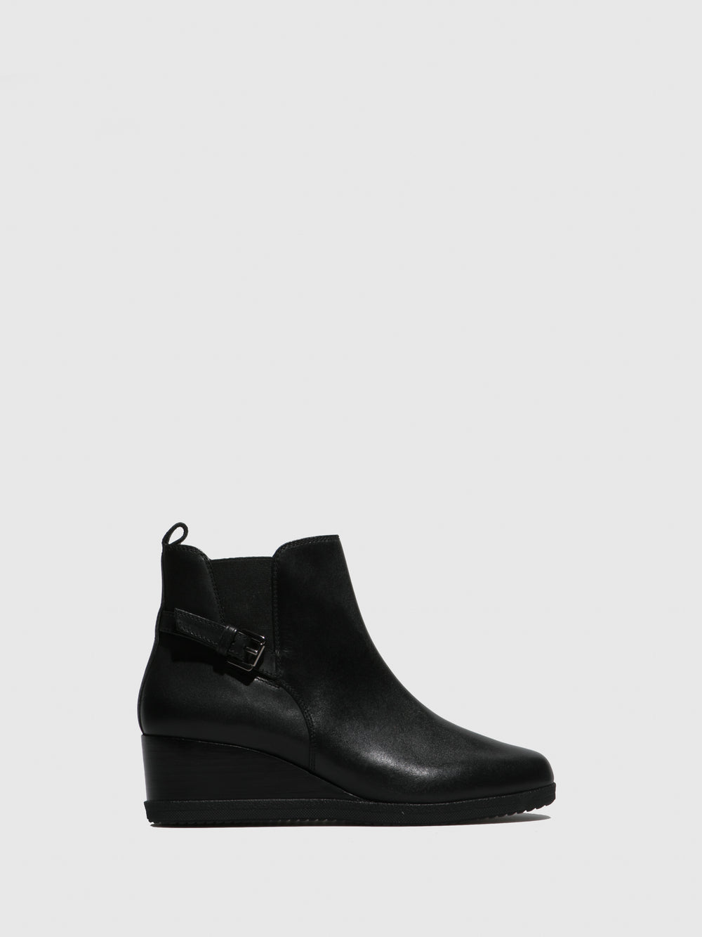 Botins com Fivela em Preto