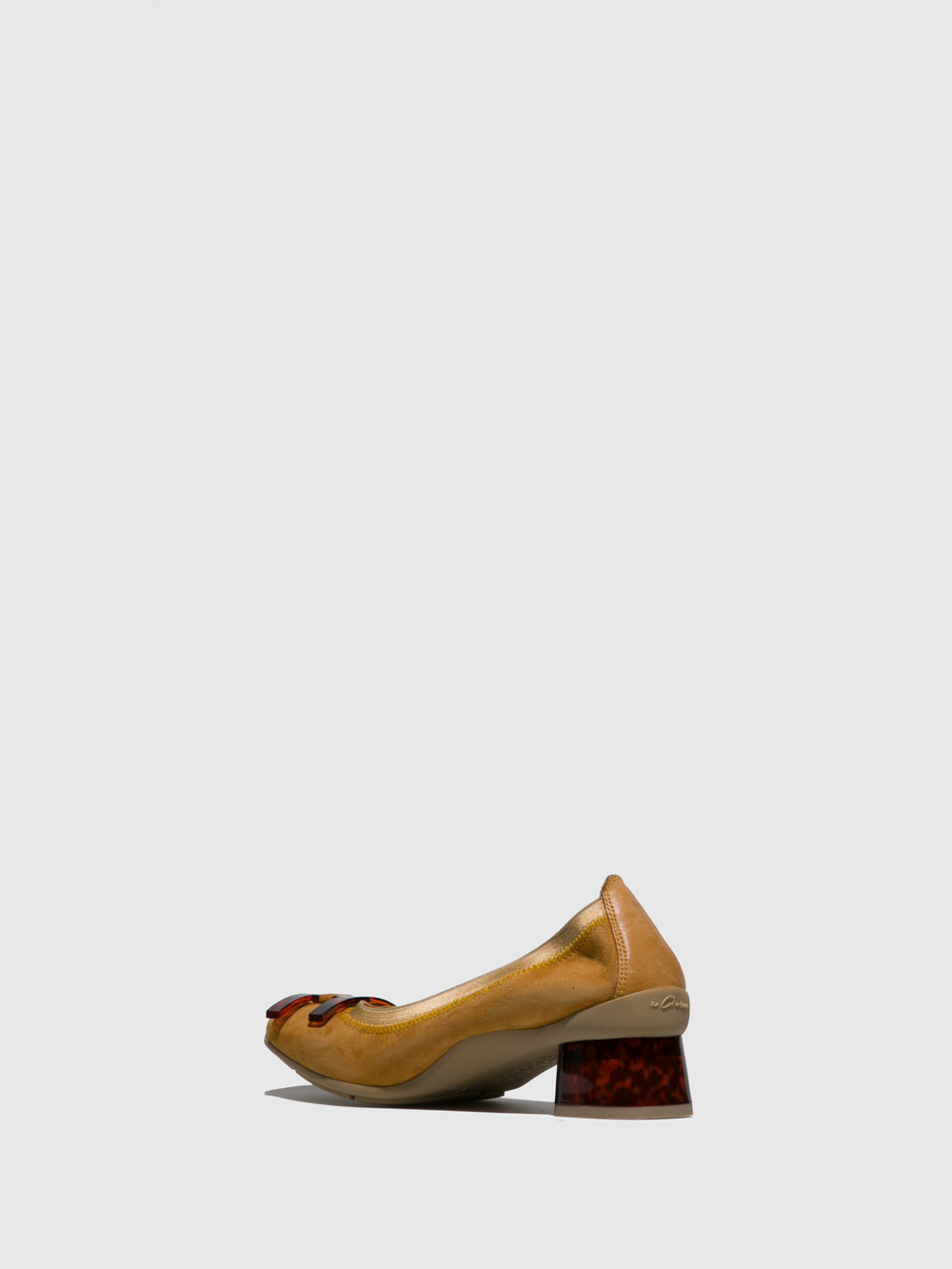 Sapatos de Salto Grosso em Camel
