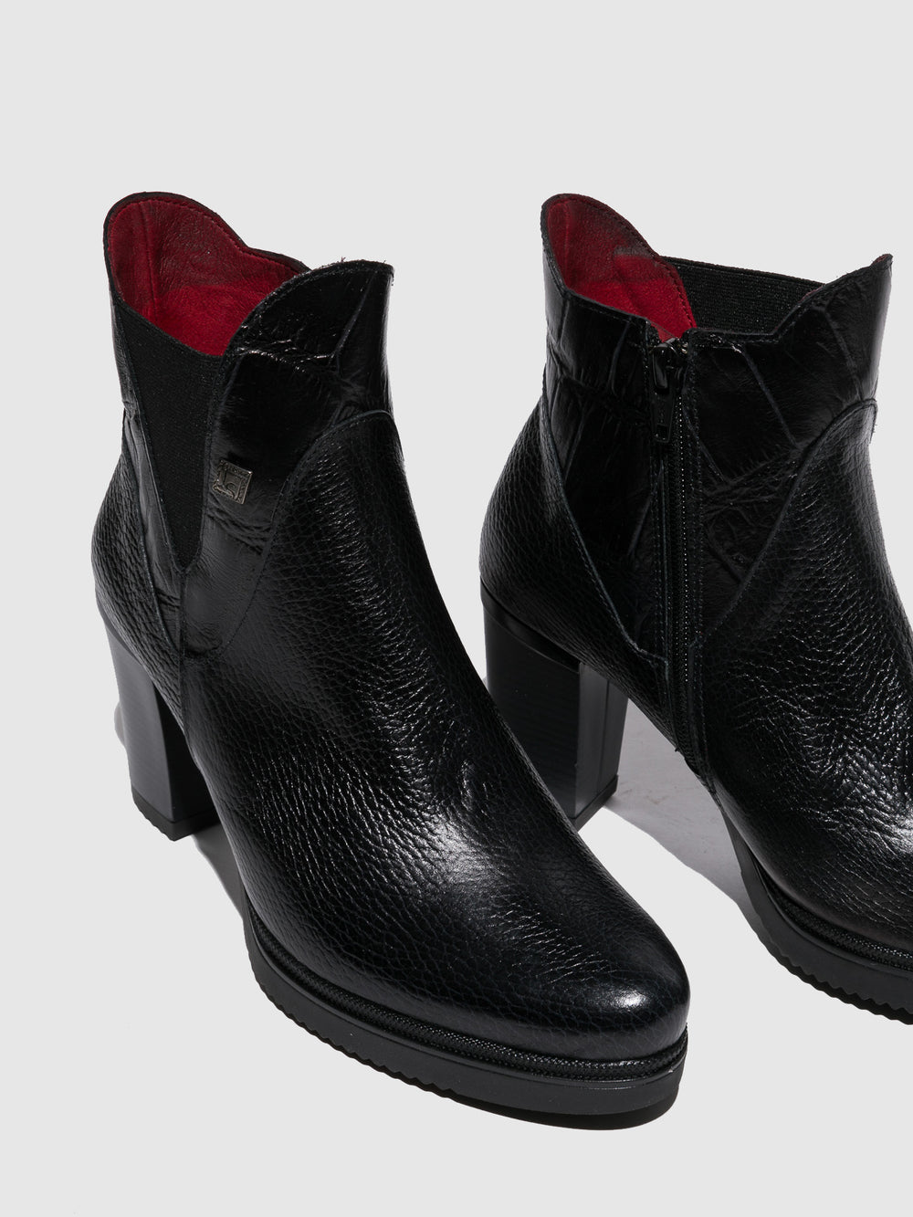 Botins com Atacadores em Preto