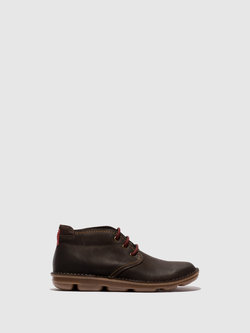 Botins com Atacadores em Castanho