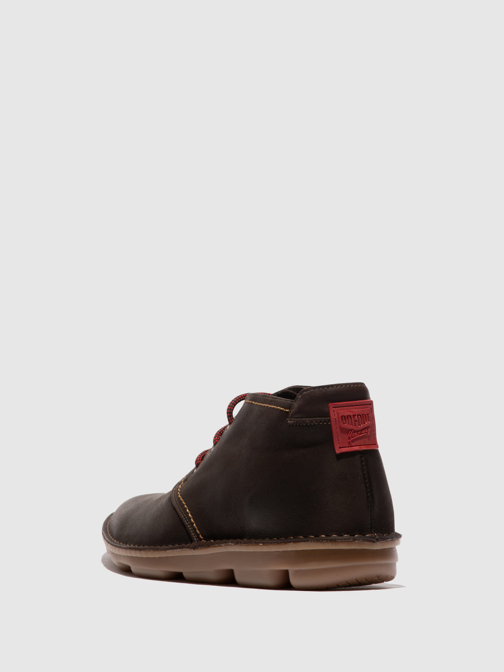 Botins com Atacadores em Castanho