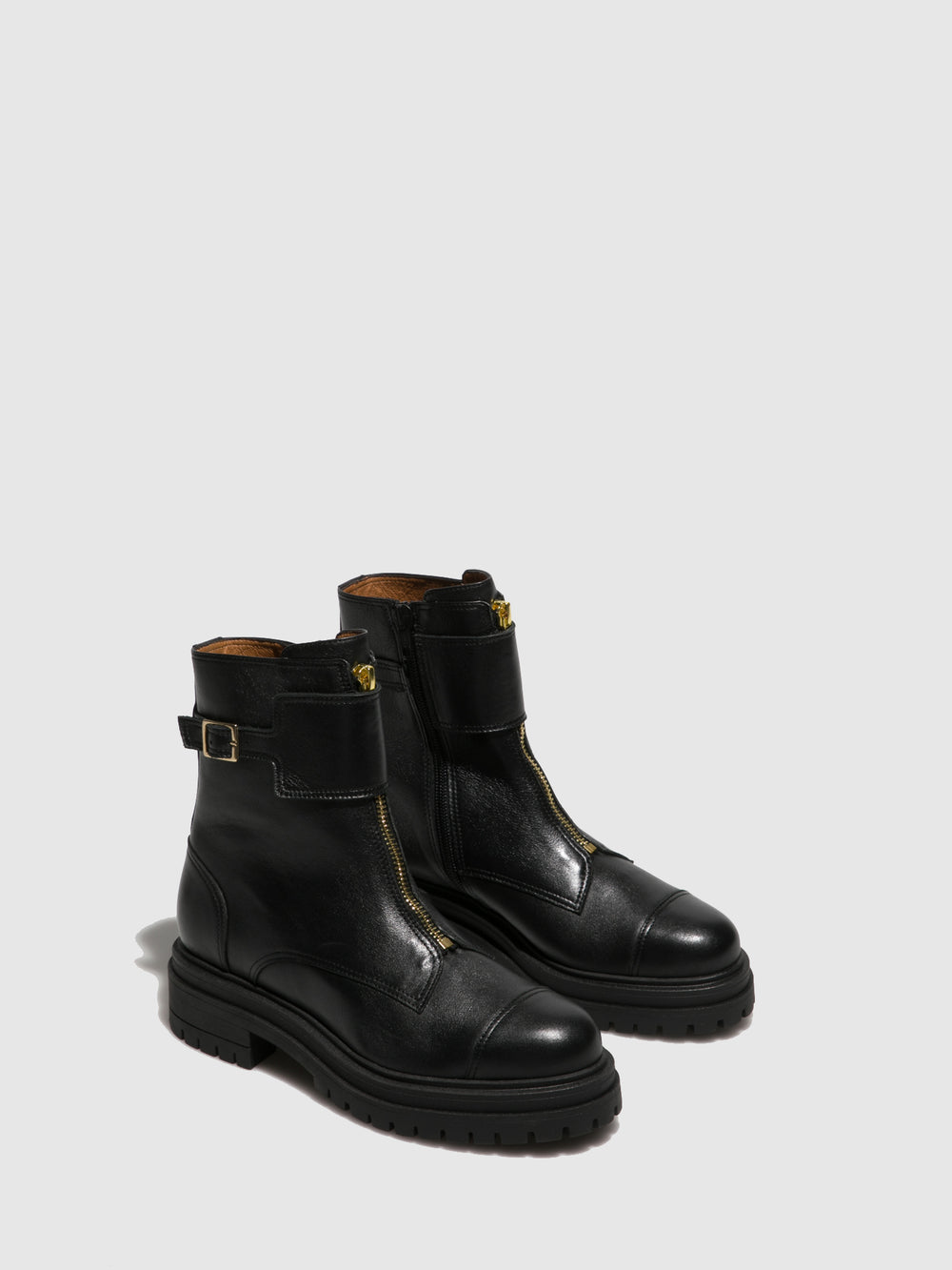 Botins com Fivela em Preto