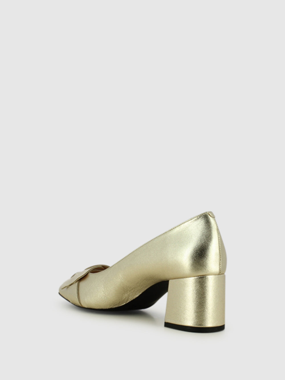 Sapatos Pontiagudos em Dourado
