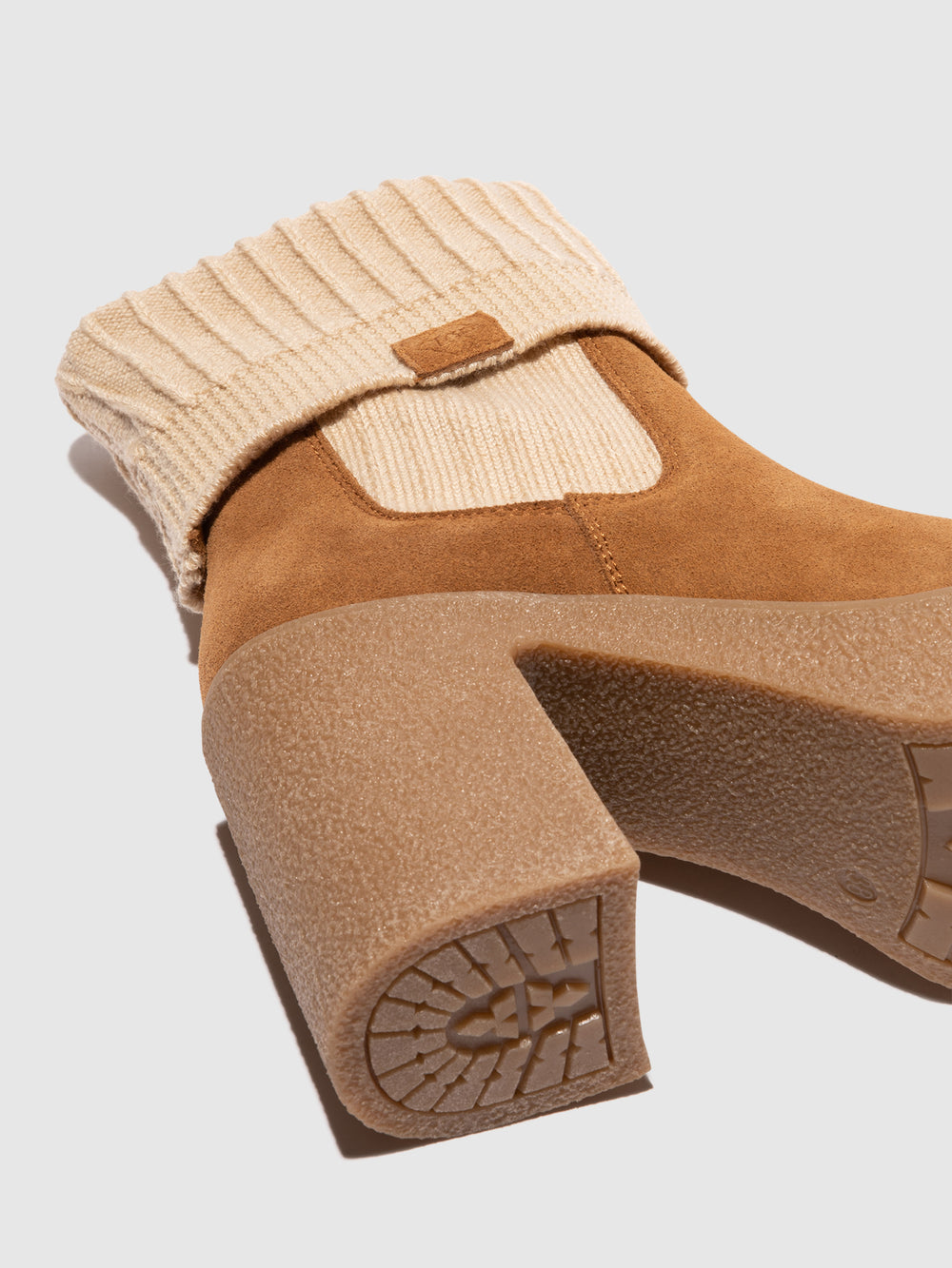 Botins com Plataforma em Camel